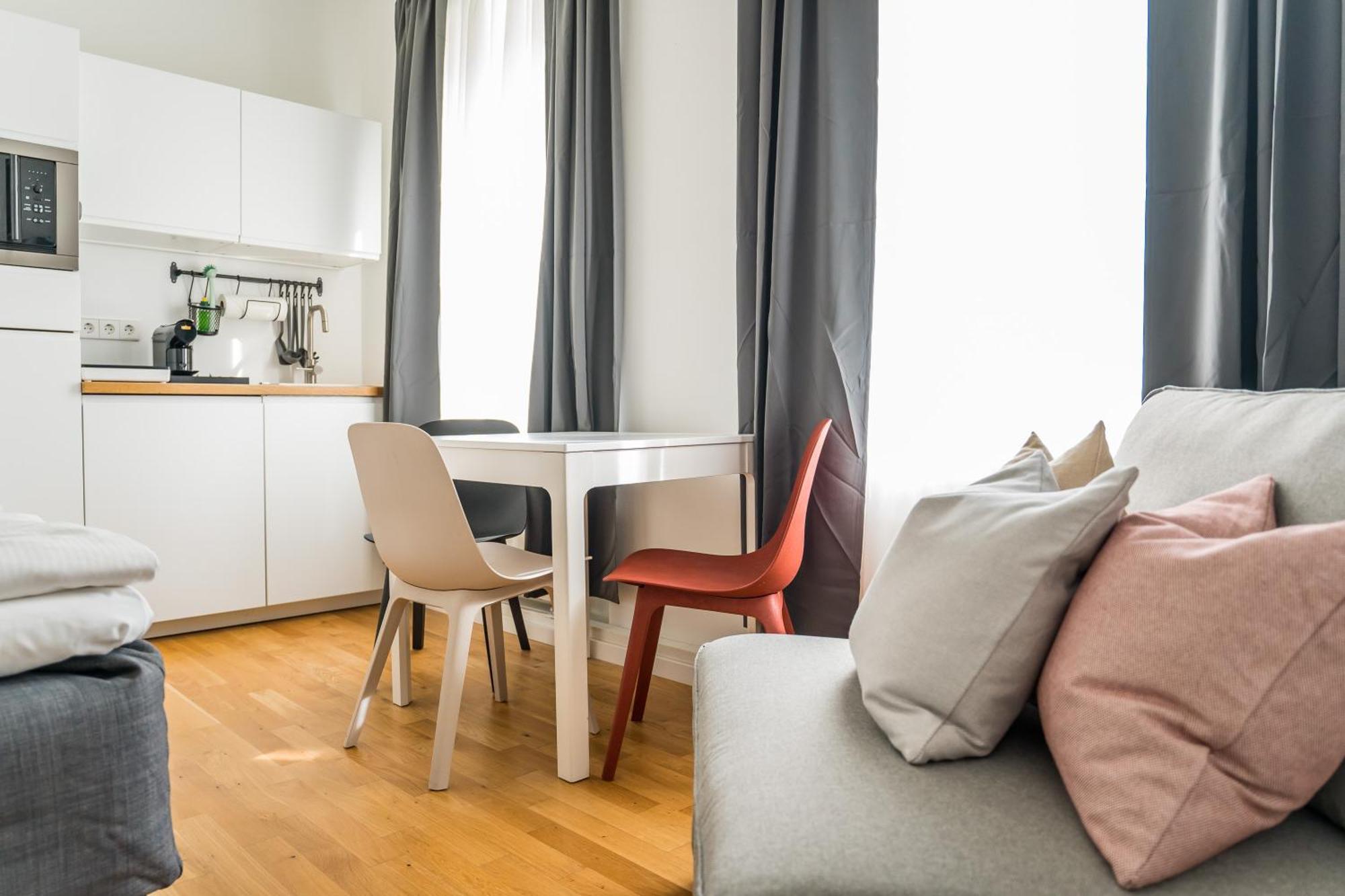 Homaris Apartments Schlueterstrasse Берлин Екстериор снимка
